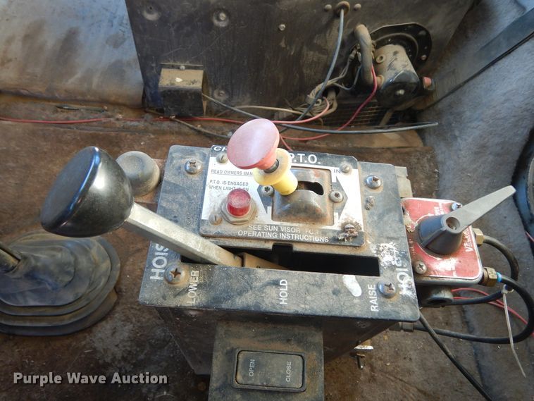 image for item DK3442 1995 International 9300 Eagle  dump truck