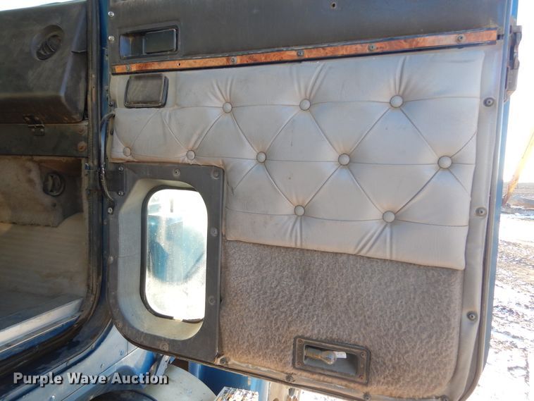 image for item DK3442 1995 International 9300 Eagle  dump truck