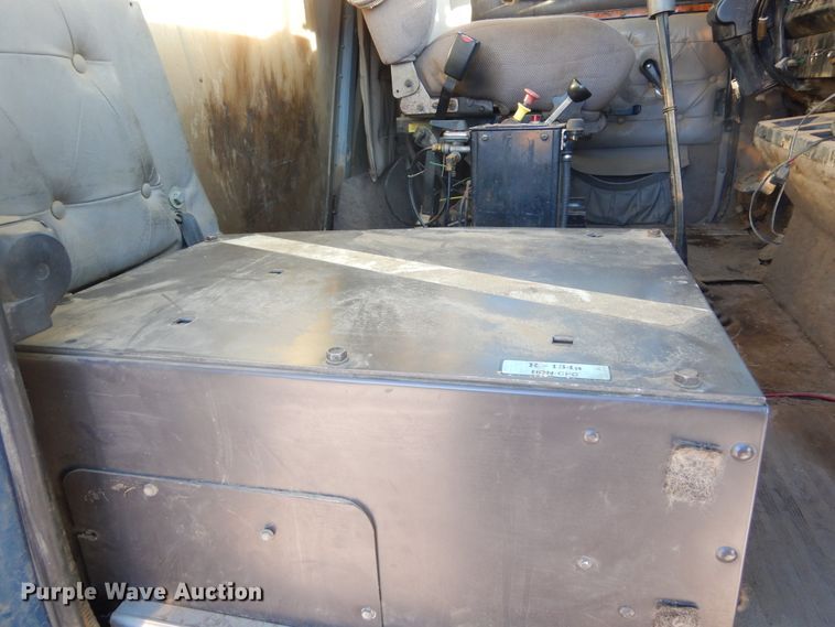 image for item DK3442 1995 International 9300 Eagle  dump truck