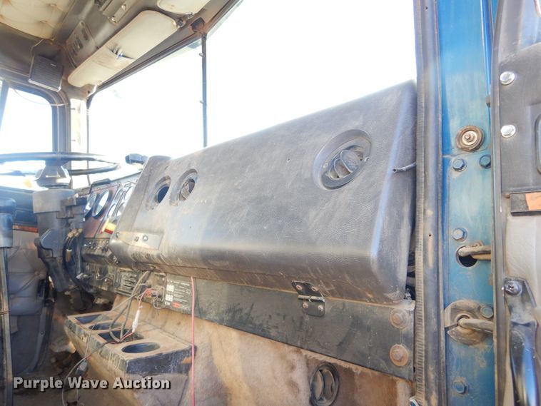 image for item DK3442 1995 International 9300 Eagle  dump truck