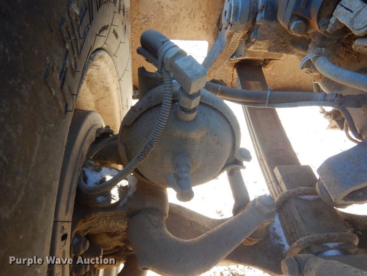 image for item DK3442 1995 International 9300 Eagle  dump truck