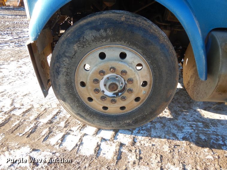 image for item DK3442 1995 International 9300 Eagle  dump truck