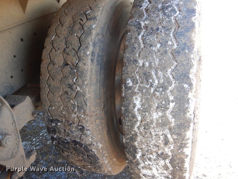 image for item DK3442 1995 International 9300 Eagle  dump truck