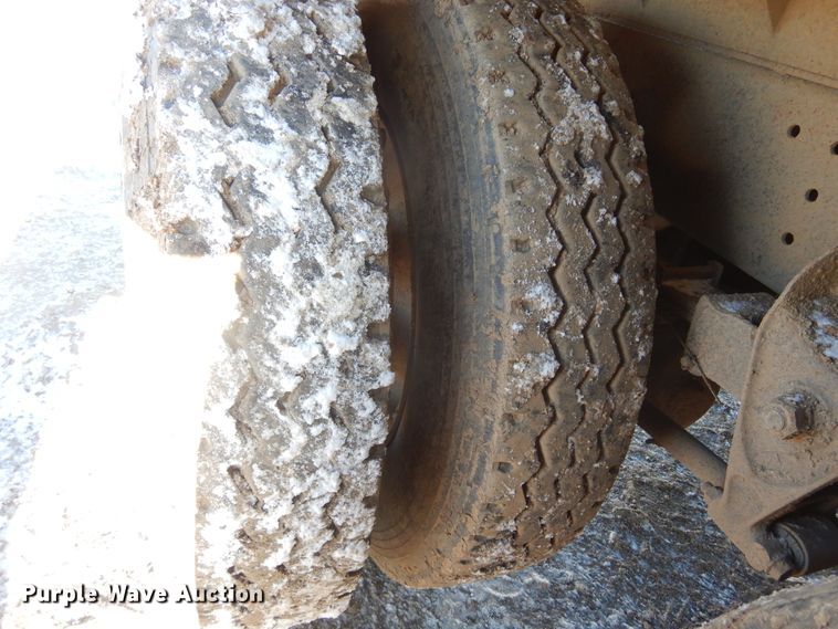 image for item DK3442 1995 International 9300 Eagle  dump truck