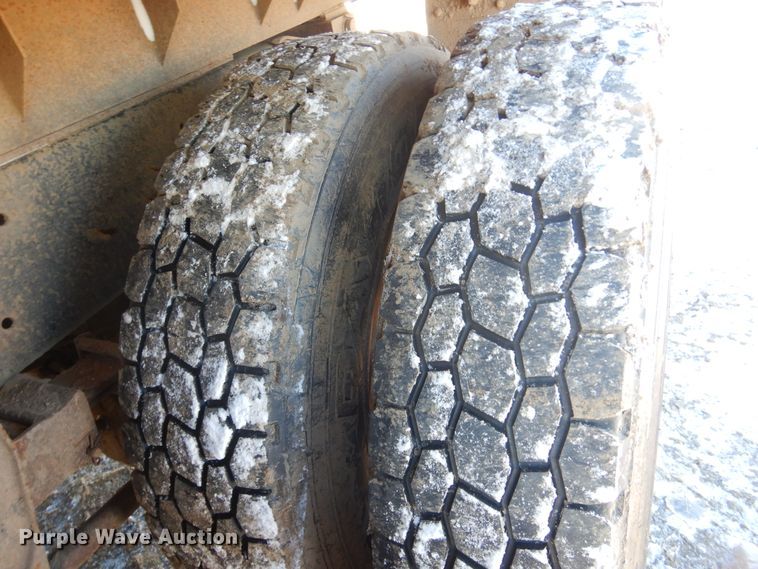 image for item DK3442 1995 International 9300 Eagle  dump truck