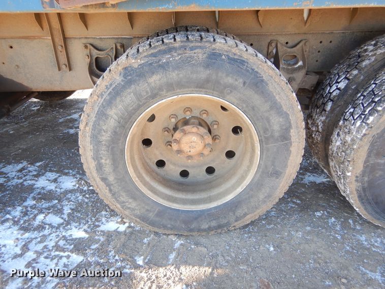 image for item DK3442 1995 International 9300 Eagle  dump truck