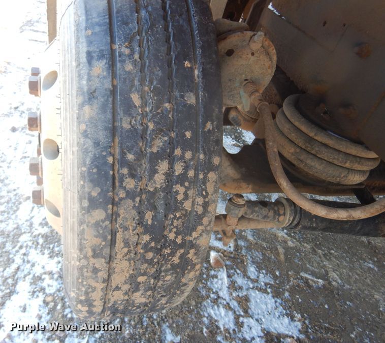 image for item DK3442 1995 International 9300 Eagle  dump truck