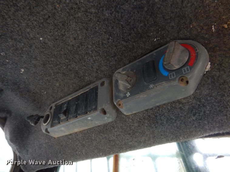 image for item DK8711 2011 Bobcat S185  skid steer loader