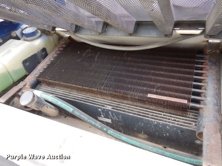 image for item DK8711 2011 Bobcat S185  skid steer loader