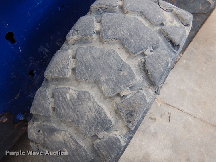 image for item DK8711 2011 Bobcat S185  skid steer loader