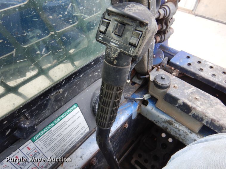 image for item DK8712 2011 Bobcat S205  skid steer loader