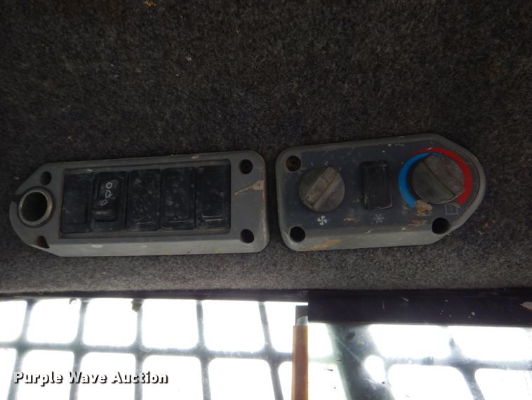 image for item DK8712 2011 Bobcat S205  skid steer loader