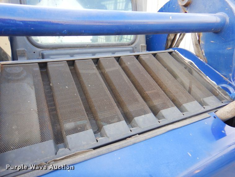 image for item DK8712 2011 Bobcat S205  skid steer loader