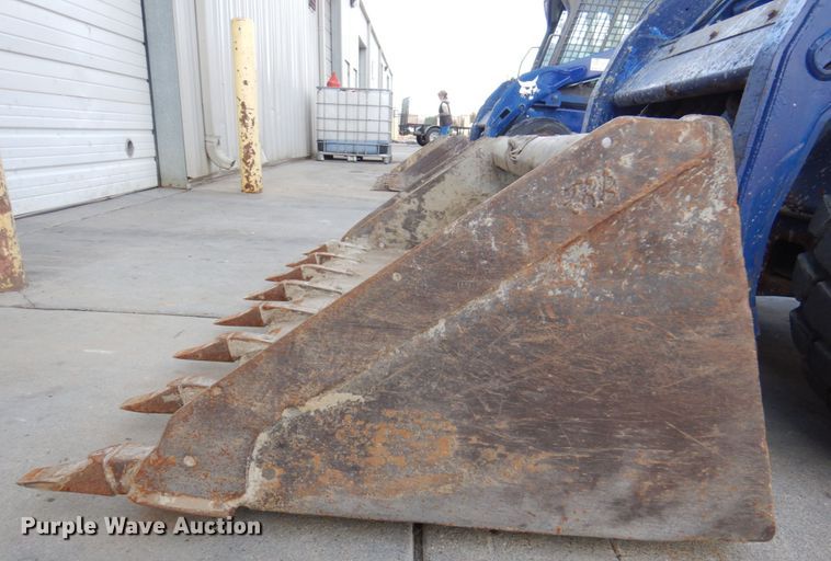 image for item DK8712 2011 Bobcat S205  skid steer loader