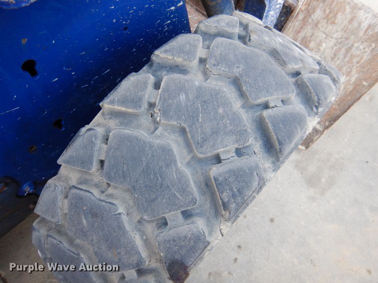 image for item DK8712 2011 Bobcat S205  skid steer loader