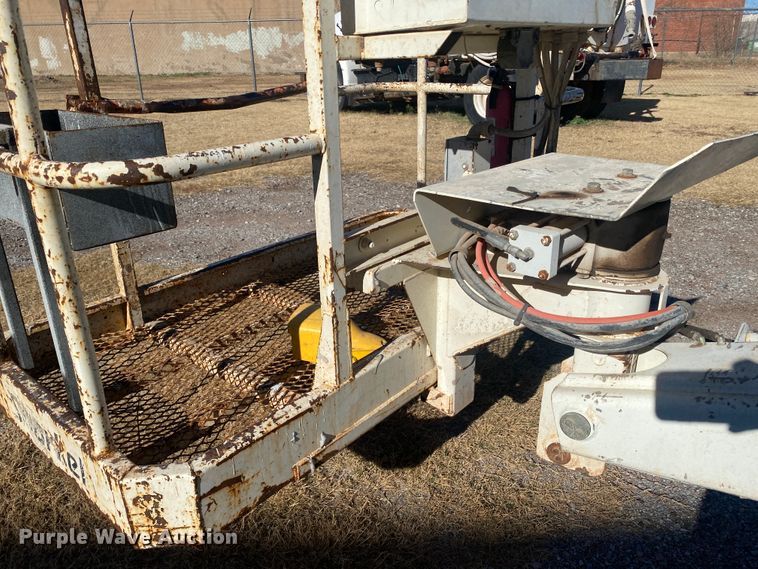 image for item DL1334 2006 Snorkel TB-42CU  boom lift