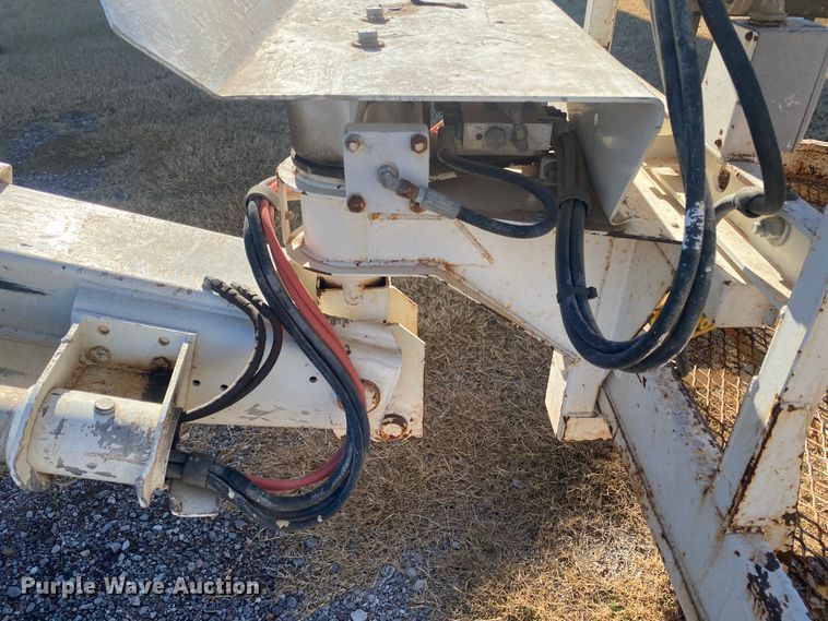 image for item DL1334 2006 Snorkel TB-42CU  boom lift