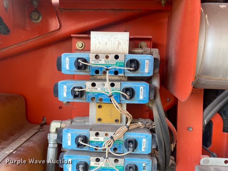 image for item DL1334 2006 Snorkel TB-42CU  boom lift