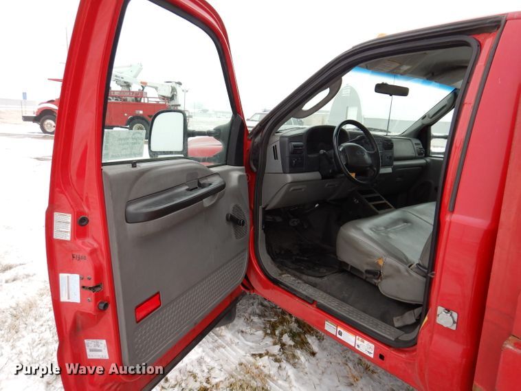 image for item DL5902 2005 Ford F450 Super Duty XL  flatbed truck