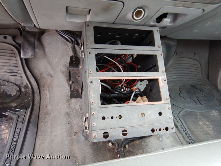 image for item DL5902 2005 Ford F450 Super Duty XL  flatbed truck