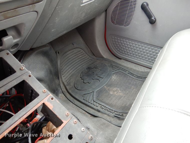 image for item DL5902 2005 Ford F450 Super Duty XL  flatbed truck