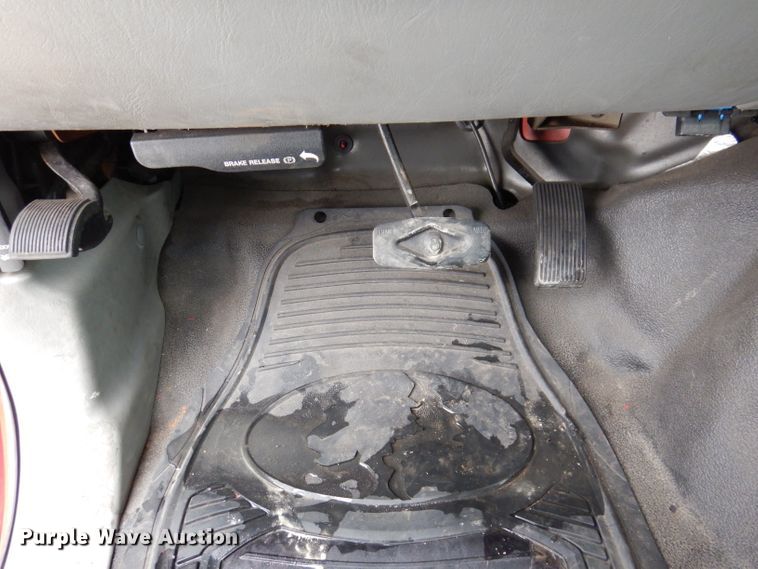 image for item DL5902 2005 Ford F450 Super Duty XL  flatbed truck