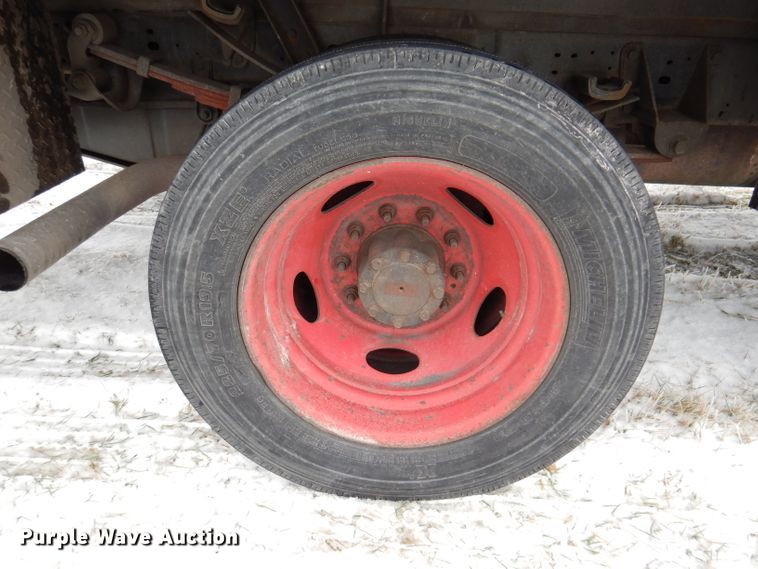 image for item DL5902 2005 Ford F450 Super Duty XL  flatbed truck