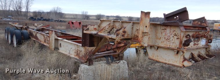 image for item DL5904 Universal Engineering 880 Super G-4300  crusher transport trailer