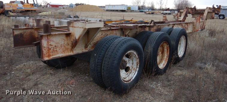 image for item DL5904 Universal Engineering 880 Super G-4300  crusher transport trailer