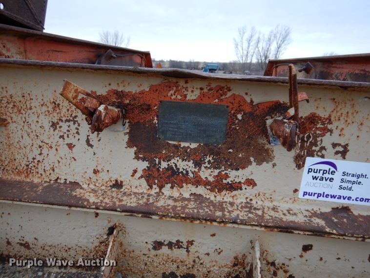 image for item DL5904 Universal Engineering 880 Super G-4300  crusher transport trailer