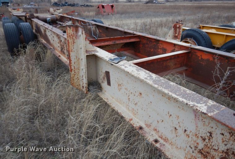 image for item DL5904 Universal Engineering 880 Super G-4300  crusher transport trailer