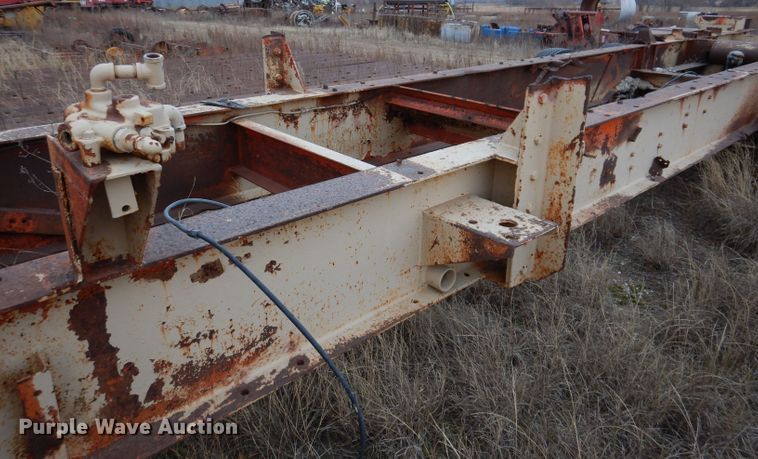 image for item DL5904 Universal Engineering 880 Super G-4300  crusher transport trailer