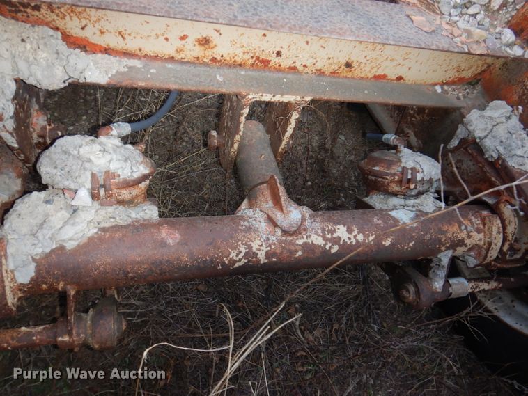 image for item DL5904 Universal Engineering 880 Super G-4300  crusher transport trailer