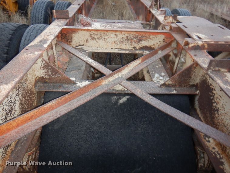 image for item DL5904 Universal Engineering 880 Super G-4300  crusher transport trailer