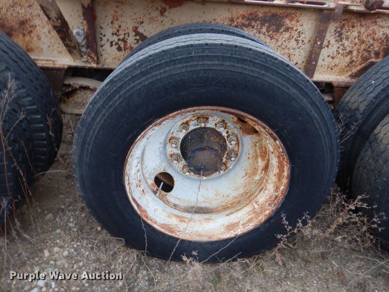 image for item DL5904 Universal Engineering 880 Super G-4300  crusher transport trailer