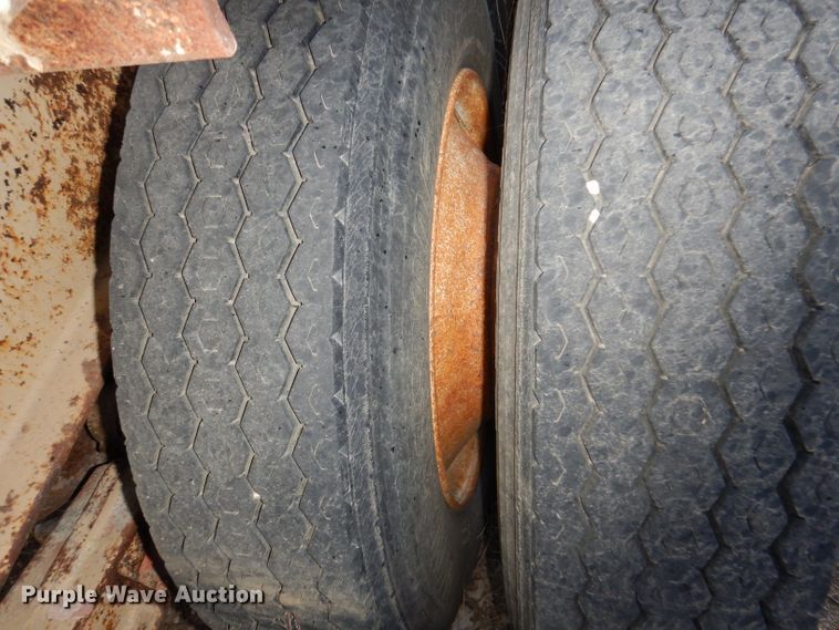 image for item DL5904 Universal Engineering 880 Super G-4300  crusher transport trailer