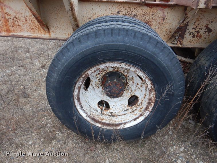 image for item DL5904 Universal Engineering 880 Super G-4300  crusher transport trailer