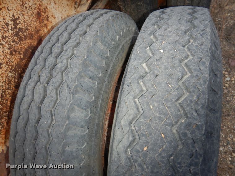 image for item DL5904 Universal Engineering 880 Super G-4300  crusher transport trailer