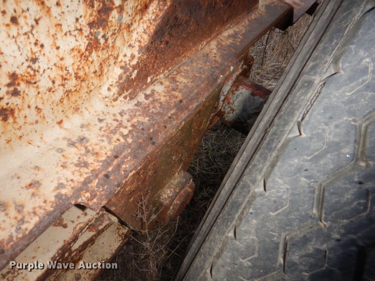 image for item DL5904 Universal Engineering 880 Super G-4300  crusher transport trailer