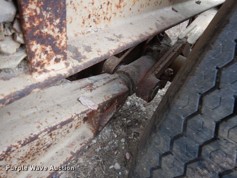 image for item DL5904 Universal Engineering 880 Super G-4300  crusher transport trailer