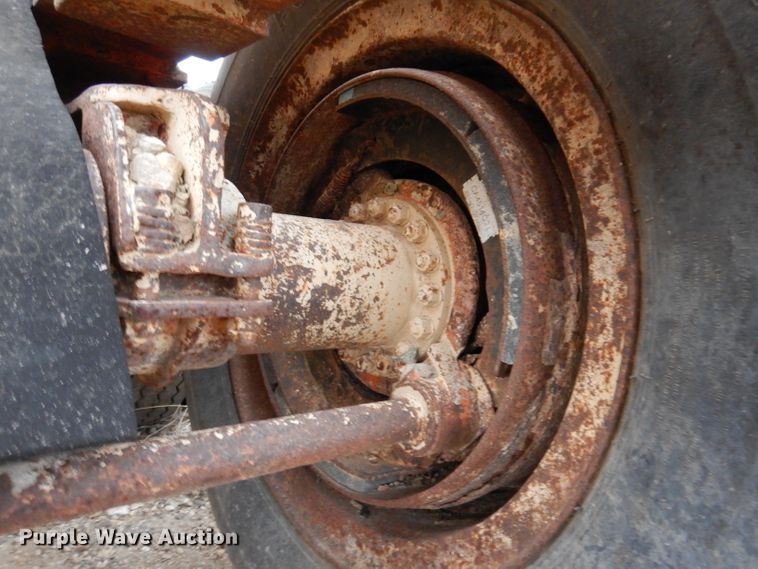 image for item DL5904 Universal Engineering 880 Super G-4300  crusher transport trailer