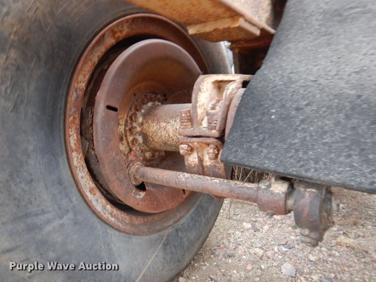 image for item DL5904 Universal Engineering 880 Super G-4300  crusher transport trailer