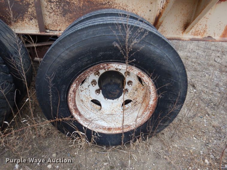 image for item DL5904 Universal Engineering 880 Super G-4300  crusher transport trailer