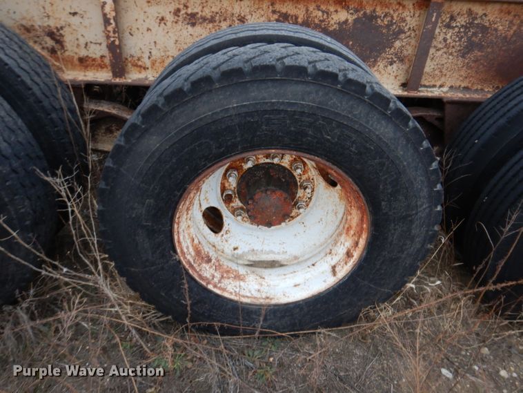 image for item DL5904 Universal Engineering 880 Super G-4300  crusher transport trailer