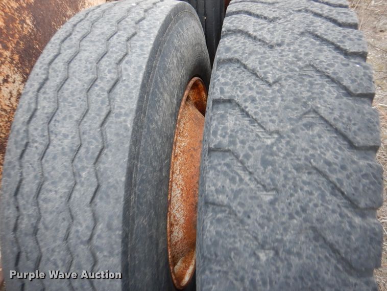 image for item DL5904 Universal Engineering 880 Super G-4300  crusher transport trailer