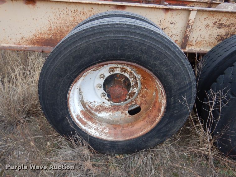 image for item DL5904 Universal Engineering 880 Super G-4300  crusher transport trailer