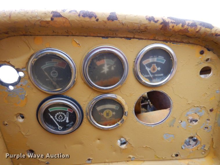 image for item DL5906 1966 Caterpillar D9G  dozer frame