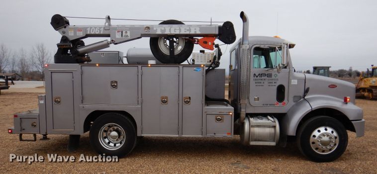 image for item DL5907 2003 Peterbilt 330  utility / service truck