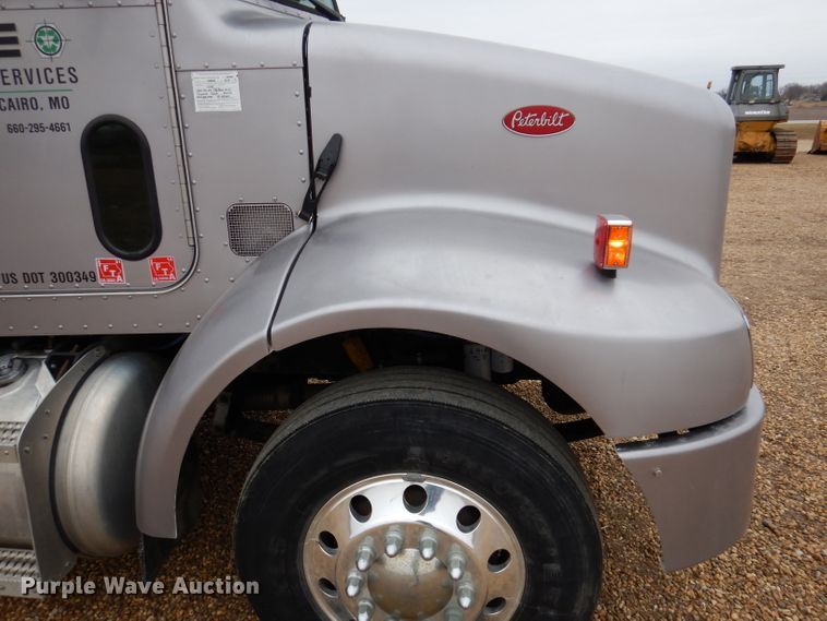 image for item DL5907 2003 Peterbilt 330  utility / service truck