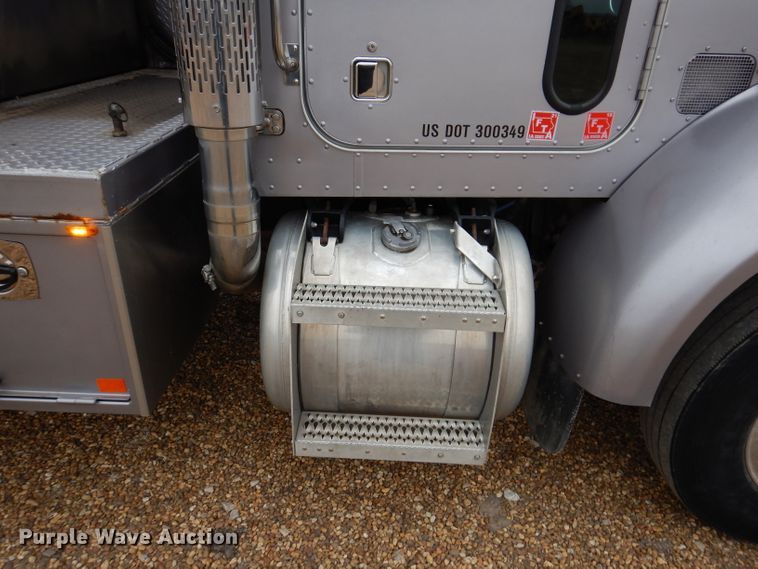 image for item DL5907 2003 Peterbilt 330  utility / service truck